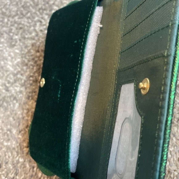 Disney Minnie Mouse Wristlet Dark Green Sparkle Velvet Bow Tech Pocket NWT - Picture 4 of 4